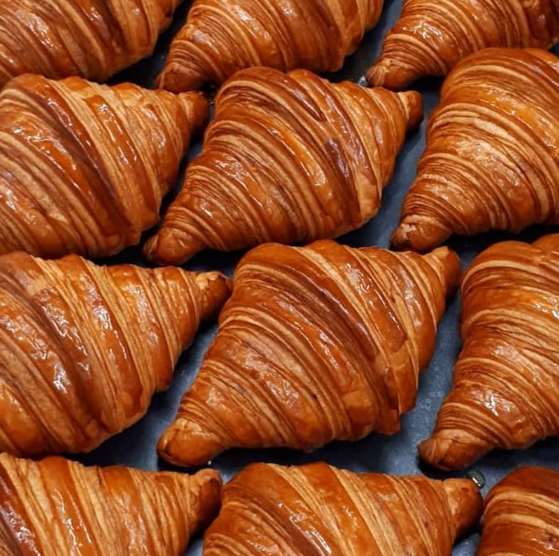 Taze Kuruvasan ve Kahve